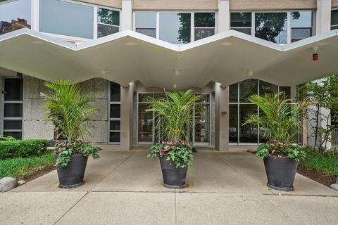 Tiny photo for 555 W Cornelia Avenue #1706, Chicago, IL 60657 (MLS # 12436401)