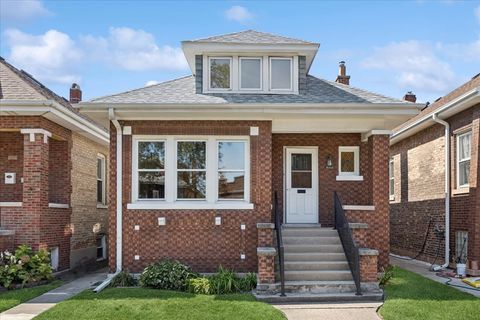 Tiny photo for 2310 Gunderson Avenue, Berwyn, IL 60402 (MLS # 12474173)
