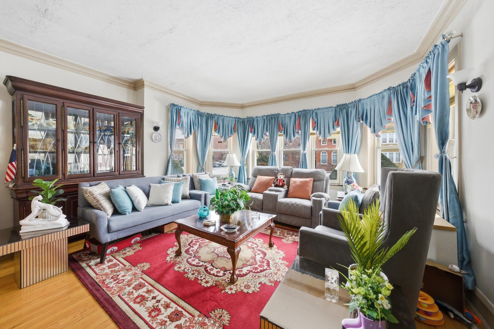 8019 S Rhodes Avenue