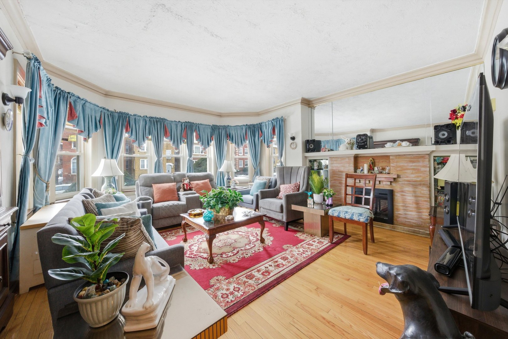 8019 S Rhodes Avenue