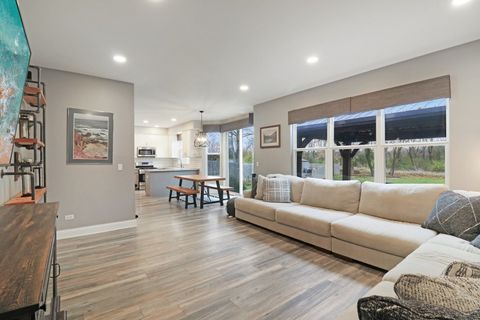 Tiny photo for 220 S Glenbrook Trail, McHenry, IL 60050 (MLS # 12530993)