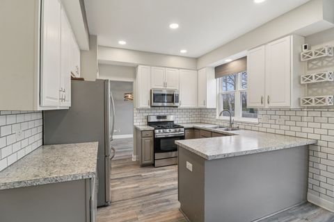 Tiny photo for 220 S Glenbrook Trail, McHenry, IL 60050 (MLS # 12530993)