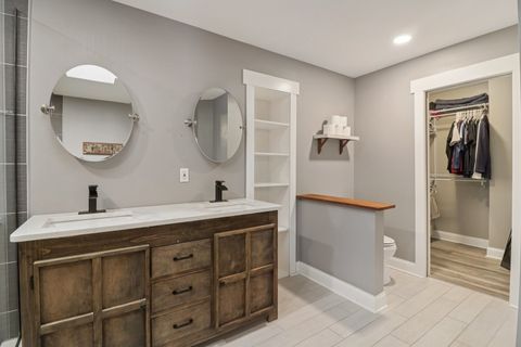 Tiny photo for 220 S Glenbrook Trail, McHenry, IL 60050 (MLS # 12530993)