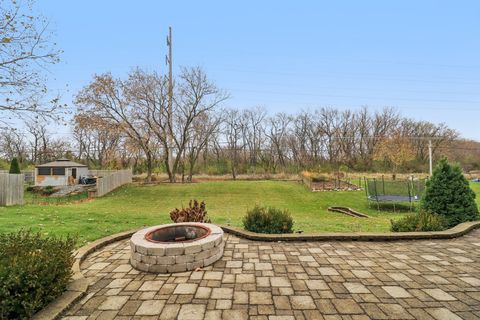 Tiny photo for 220 S Glenbrook Trail, McHenry, IL 60050 (MLS # 12530993)