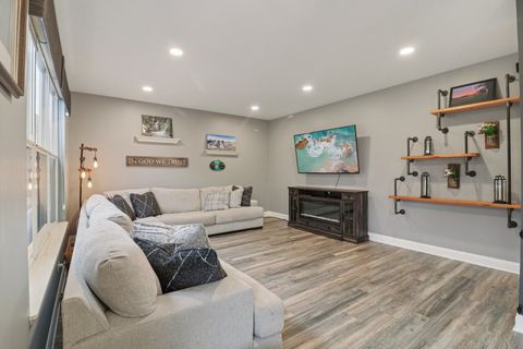 Tiny photo for 220 S Glenbrook Trail, McHenry, IL 60050 (MLS # 12530993)