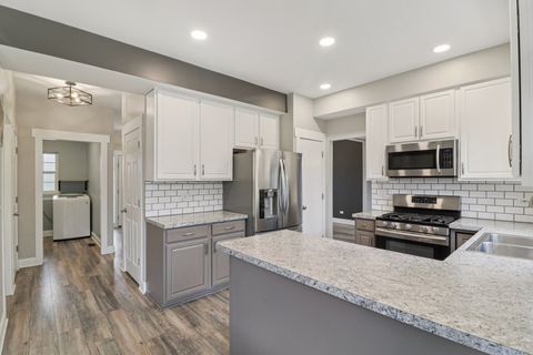 Tiny photo for 220 S Glenbrook Trail, McHenry, IL 60050 (MLS # 12530993)