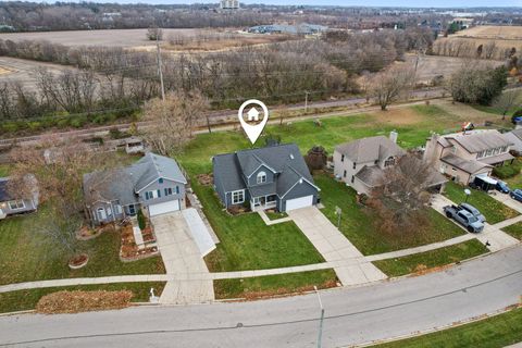 Tiny photo for 220 S Glenbrook Trail, McHenry, IL 60050 (MLS # 12530993)