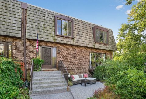 Photo of 1403 SHERIDAN Road, Wilmette, IL 60091 (MLS # 12530216)