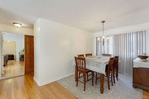 Tiny photo for 135 Ridge Avenue #1W, Evanston, IL 60202 (MLS # 12582549)