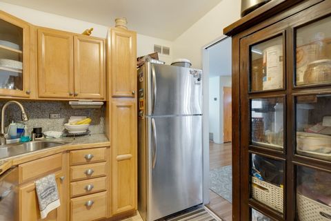 Tiny photo for 135 Ridge Avenue #1W, Evanston, IL 60202 (MLS # 12582549)