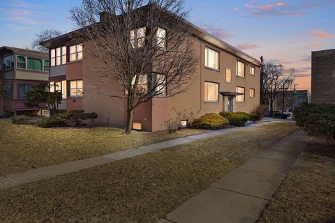 Tiny photo for 135 Ridge Avenue #1W, Evanston, IL 60202 (MLS # 12582549)