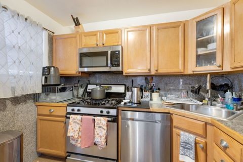 Tiny photo for 135 Ridge Avenue #1W, Evanston, IL 60202 (MLS # 12582549)