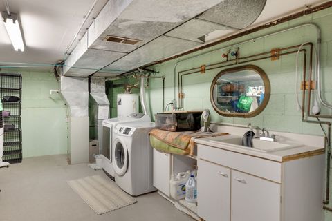 Tiny photo for 135 Ridge Avenue #1W, Evanston, IL 60202 (MLS # 12582549)