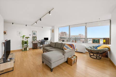 Tiny photo for 5701 N Sheridan Road #12B, Chicago, IL 60660 (MLS # 12736194)