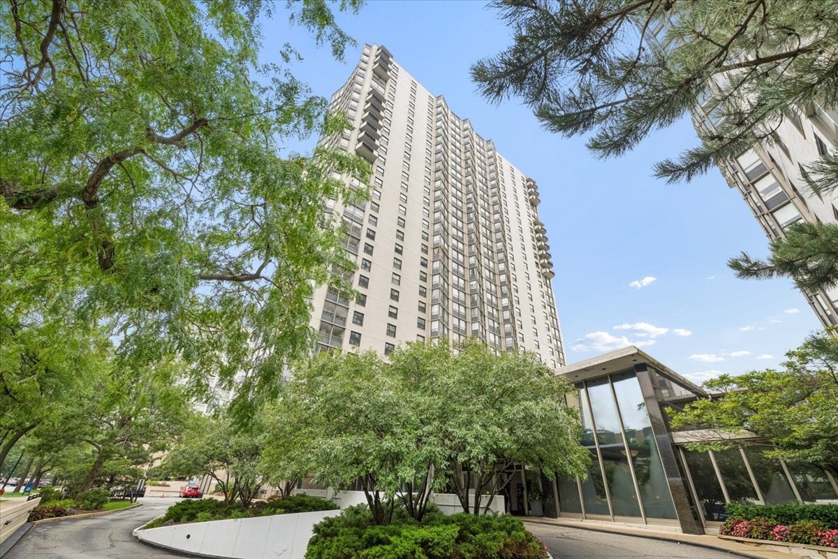 5701 N Sheridan Road 12B