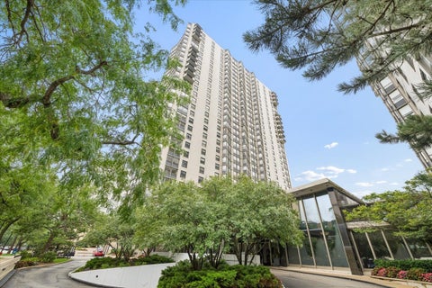 Tiny photo for 5701 N Sheridan Road #12B, Chicago, IL 60660 (MLS # 12736194)