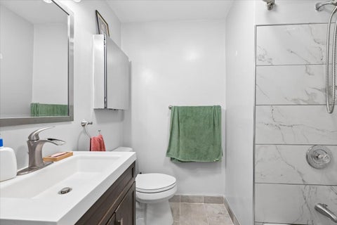 Tiny photo for 5701 N Sheridan Road #12B, Chicago, IL 60660 (MLS # 12736194)