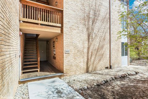 Photo of 5803 Oakwood Drive #B, Lisle, IL 60532 (MLS # 12340221)