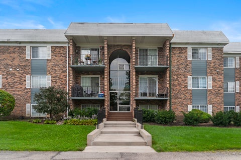 Photo of 1617 N Windsor Drive #208, Arlington Heights, IL 60004 (MLS # 12747285)