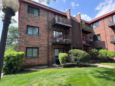 1785 W Algonquin Road 2A Mount Prospect IL 60056