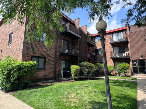 Tiny photo for 1785 W Algonquin Road #2A, Mount Prospect, IL 60056 (MLS # 12426985)