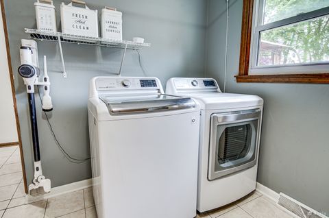 Tiny photo for 9826 Nottingham Avenue, Chicago Ridge, IL 60415 (MLS # 12636608)