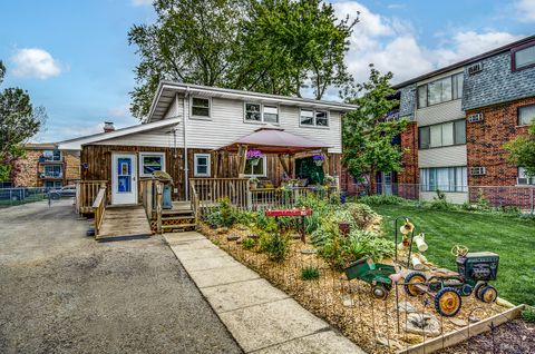 Tiny photo for 9826 Nottingham Avenue, Chicago Ridge, IL 60415 (MLS # 12636608)
