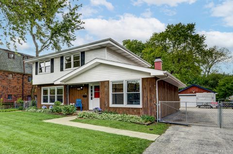 Tiny photo for 9826 Nottingham Avenue, Chicago Ridge, IL 60415 (MLS # 12636608)