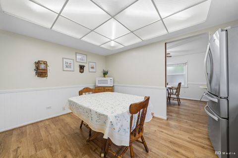 Tiny photo for 9826 Nottingham Avenue, Chicago Ridge, IL 60415 (MLS # 12636608)