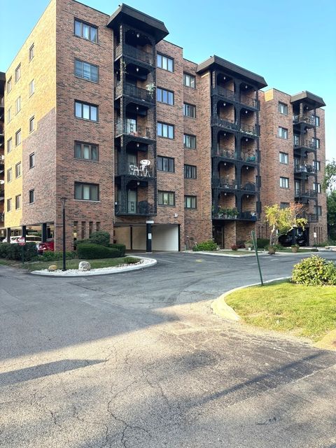 Photo of 9332 Landings Lane #504, Des Plaines, IL 60016 (MLS # 12606249)