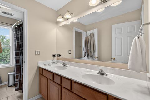 Tiny photo for 5701 CARIBOU Lane, Hoffman Estates, IL 60192 (MLS # 12663626)