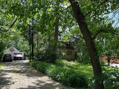 Photo of 11407 Hiawatha Lane, Indian Head Park, IL 60525 (MLS # 12416220)
