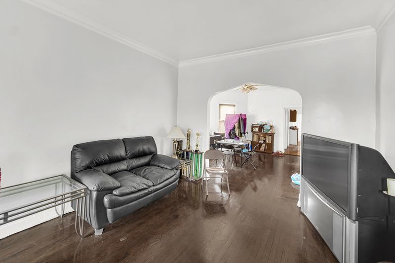 4910 W Gladys Avenue