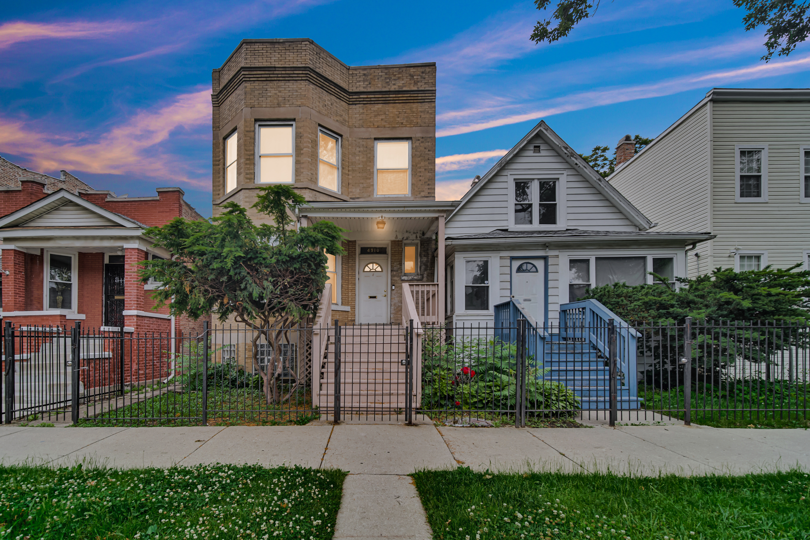 4910 W Gladys Avenue