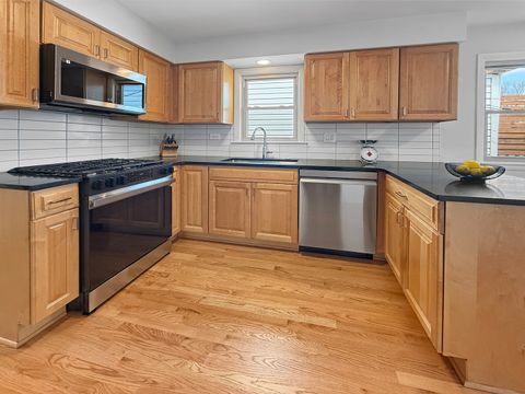 Tiny photo for 5639 N MAJOR Avenue, Chicago, IL 60646 (MLS # 12617680)