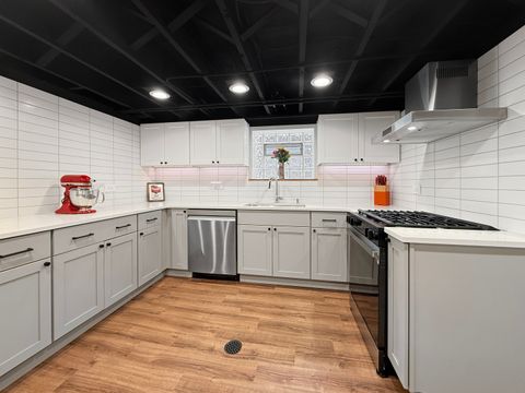 Tiny photo for 5639 N MAJOR Avenue, Chicago, IL 60646 (MLS # 12617680)