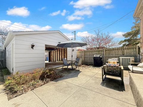 Tiny photo for 5639 N MAJOR Avenue, Chicago, IL 60646 (MLS # 12617680)