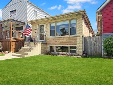 Tiny photo for 5639 N MAJOR Avenue, Chicago, IL 60646 (MLS # 12617680)