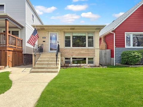 Photo of 5639 N MAJOR Avenue, Chicago, IL 60646 (MLS # 12617680)