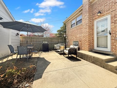 Tiny photo for 5639 N MAJOR Avenue, Chicago, IL 60646 (MLS # 12617680)