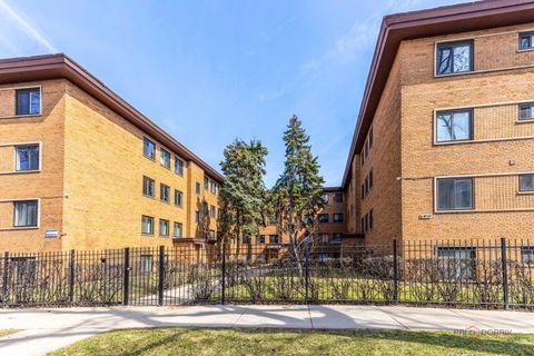 Tiny photo for 7355 N Ridge Boulevard #2A, Chicago, IL 60645 (MLS # 12595844)