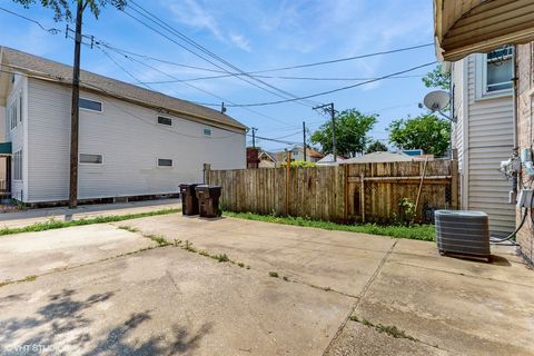 Tiny photo for 2701 S Hillock Avenue, Chicago, IL 60608 (MLS # 12517140)