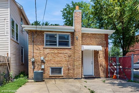 Tiny photo for 2701 S Hillock Avenue, Chicago, IL 60608 (MLS # 12517140)