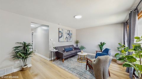 Tiny photo for 2701 S Hillock Avenue, Chicago, IL 60608 (MLS # 12517140)