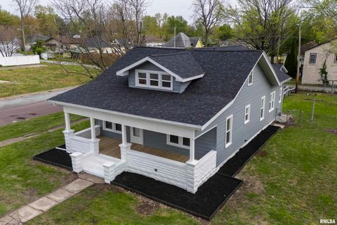 Tiny photo for 810 E MAIN Street, West Frankfort, IL 62896 (MLS # EB457624)