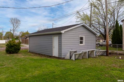 Tiny photo for 810 E MAIN Street, West Frankfort, IL 62896 (MLS # EB457624)
