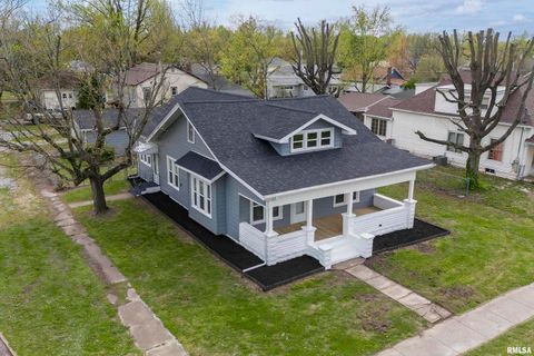 Tiny photo for 810 E MAIN Street, West Frankfort, IL 62896 (MLS # EB457624)