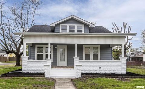 Tiny photo for 810 E MAIN Street, West Frankfort, IL 62896 (MLS # EB457624)