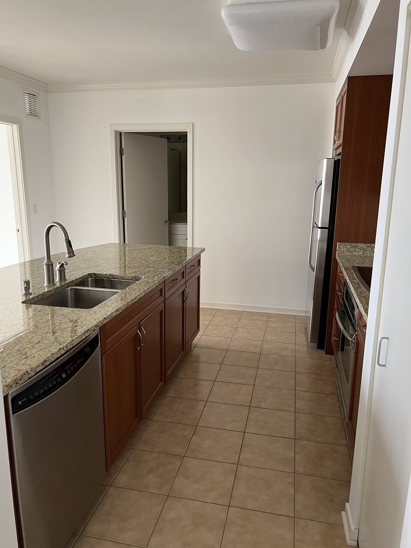 807 DAVIS Street 1307