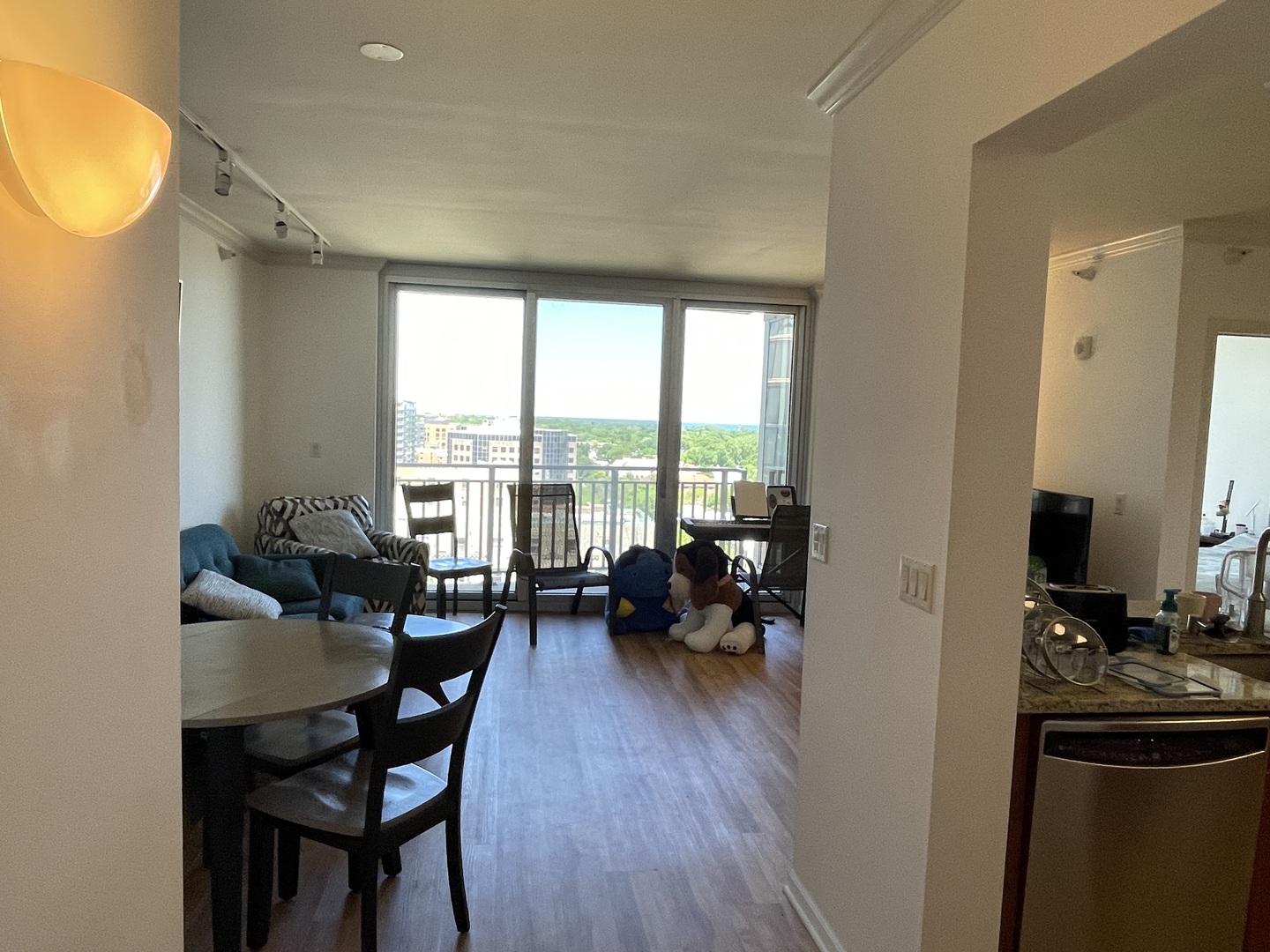 807 DAVIS Street 1307